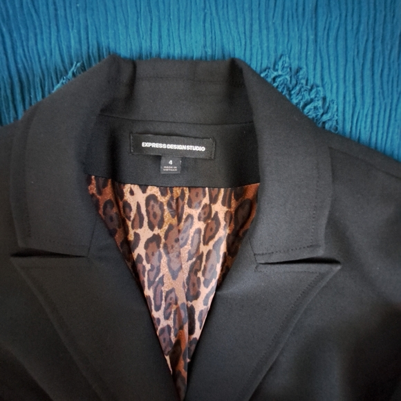 Express Blazer, Size 4 - Picture 4 of 7